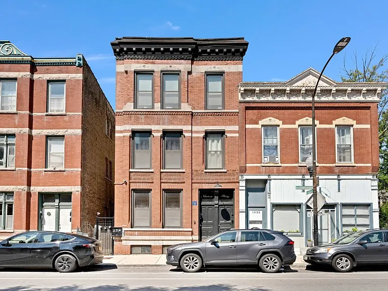 1930 N Damen Ave #3F — Photo 1