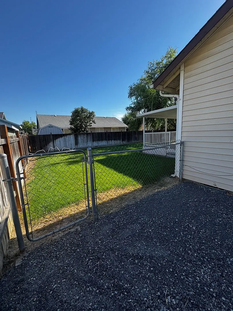 Fully Renovated Home in Crossroad Neighborhood! — Photo 3