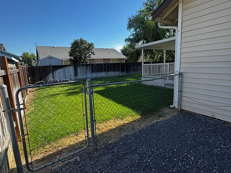 1351 Yost Cir NE — Photo 5