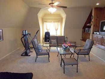 3rd image of 4023 W Roanoke Pl