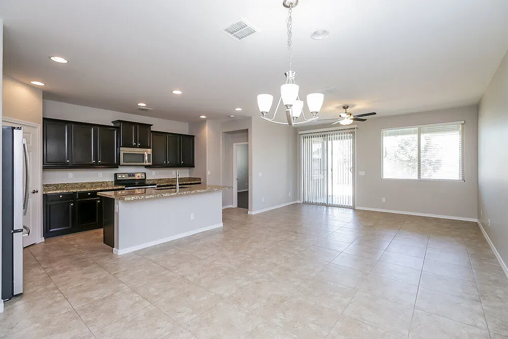 3 bed, 2.0 bath, 1706 sqft, $2,155 — Photo 4