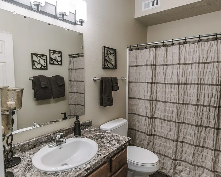 Lakewood Crossing Apartments — Photo 86