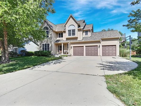 16127 S Summertree Ln, Olathe, KS 66062