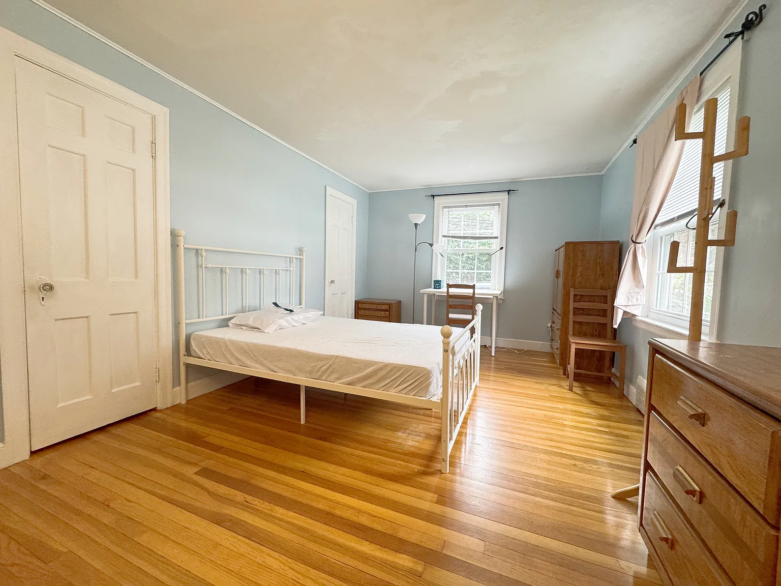 4 bed, 2164 sqft, $1,200 — Photo 4