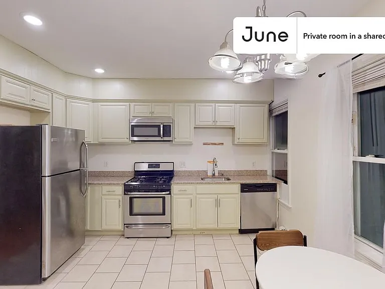 21 Rossmore St #B — Photo 6