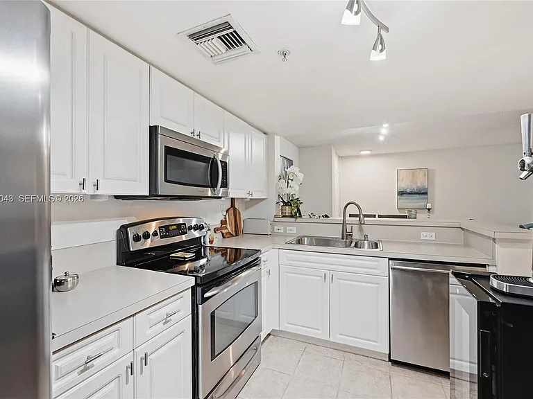 520 SE 5th Ave #3403 — Photo 8