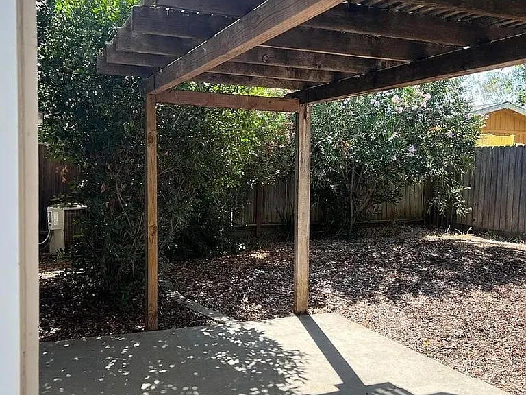 907 Princeton Pl — Photo 13