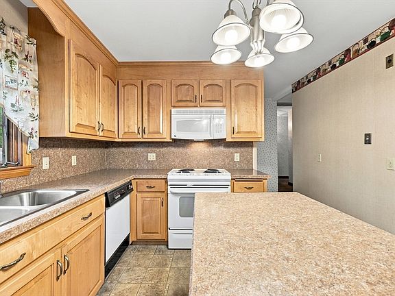 5th image of 774 Shaker Rd