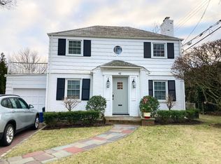 92 Dennis St, Manhasset, NY 11030