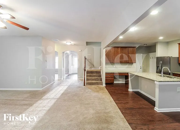 423 Fredrick Dr — Photo 3