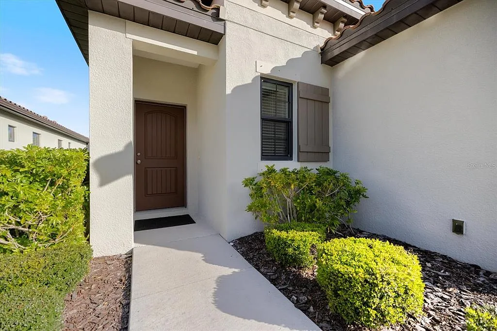 3 bed, 2.0 bath, 1412 sqft, $2,400 — Photo 3