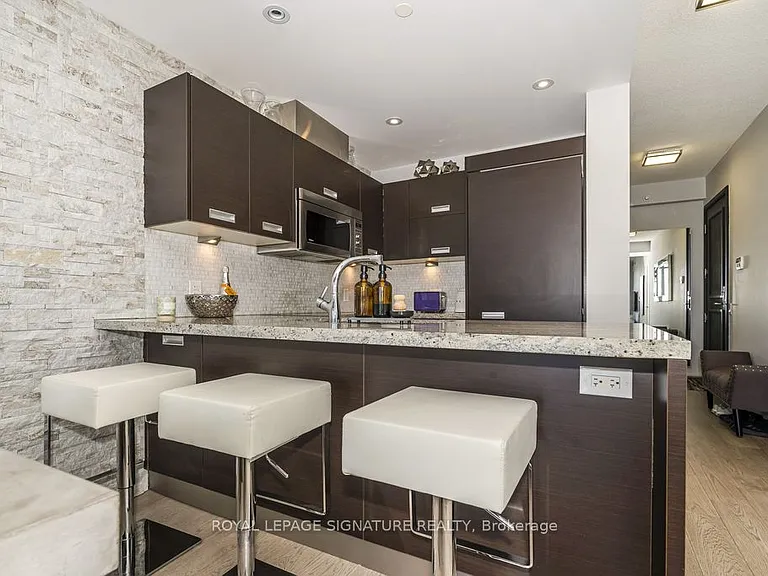 90 Park Lawn Rd #2115 — Photo 4