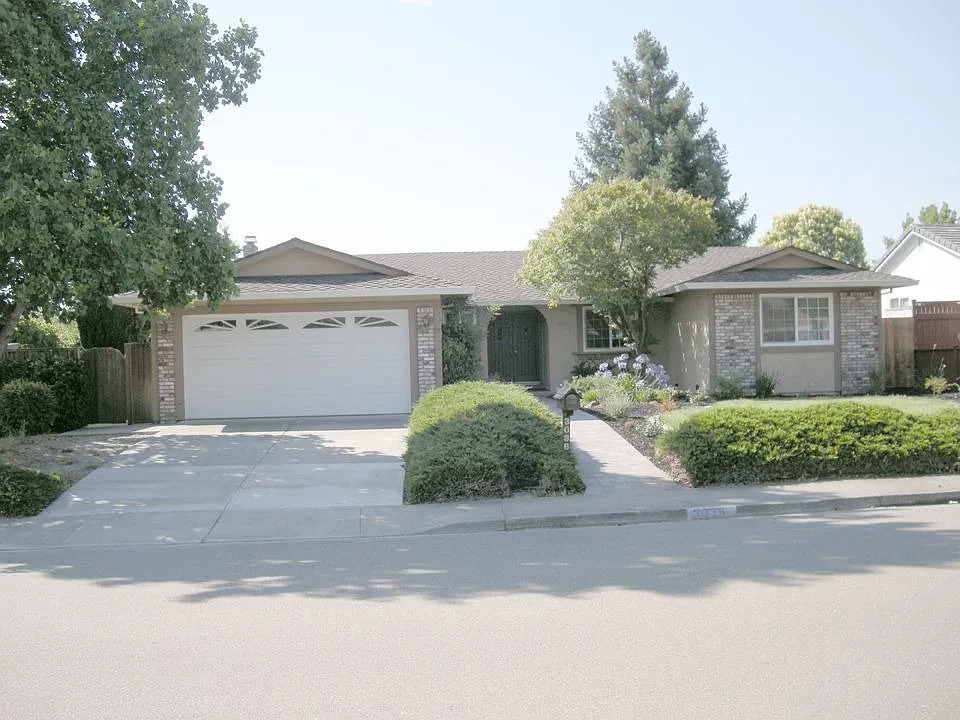 3036 Cabrillo Ave photo 1