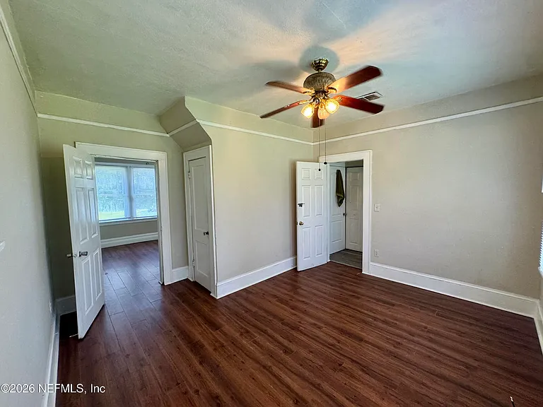 805 Saint Clair St — Photo 15