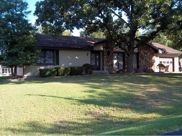 1st image of 182 Lakeshore Dr