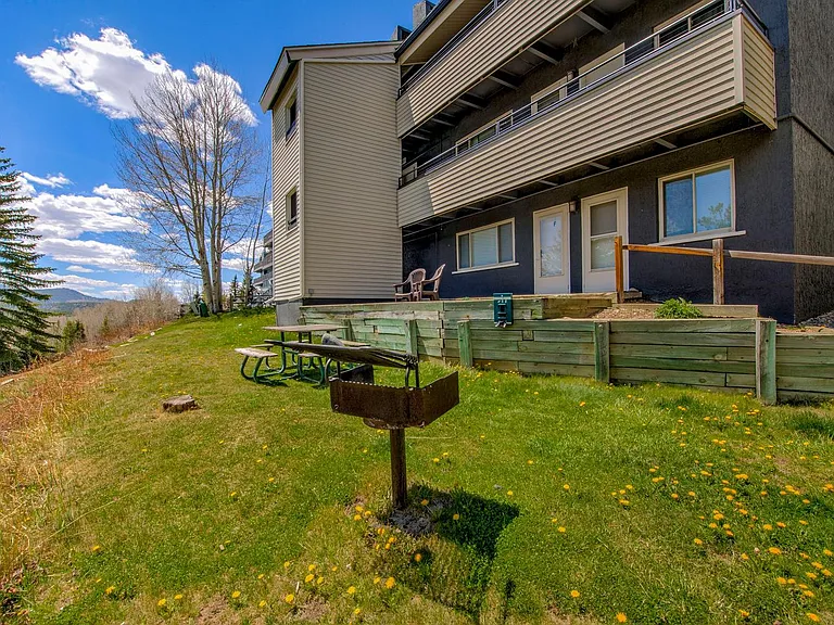 370 E La Bonte St #B — Photo 30