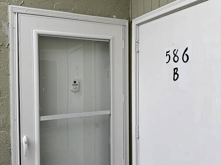 586 Bahia Cir #B — Photo 14