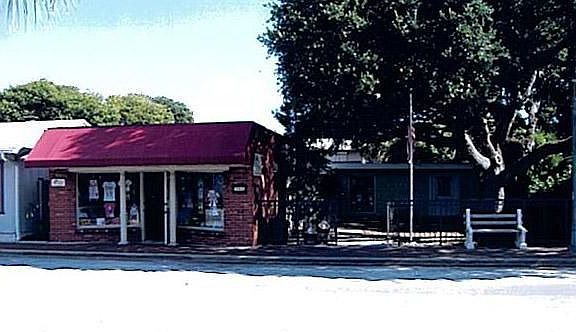 3rd image of 306 Flagler Ave
