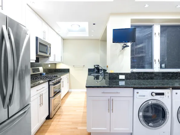 222 Central Park South image 11 of 13