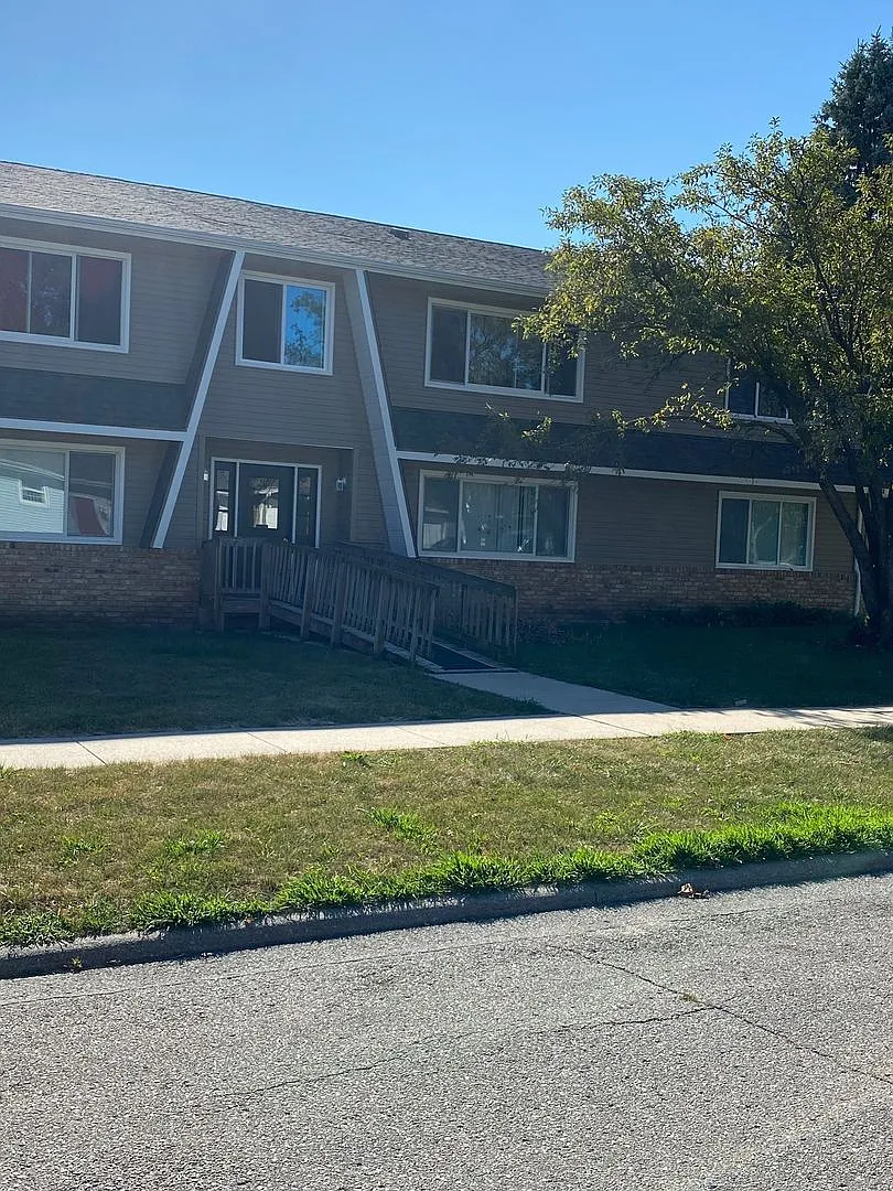 425 Colby Road Waterloo IA — Photo 1