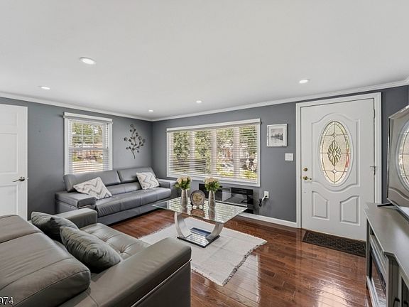 5th image of 1106 Stone St