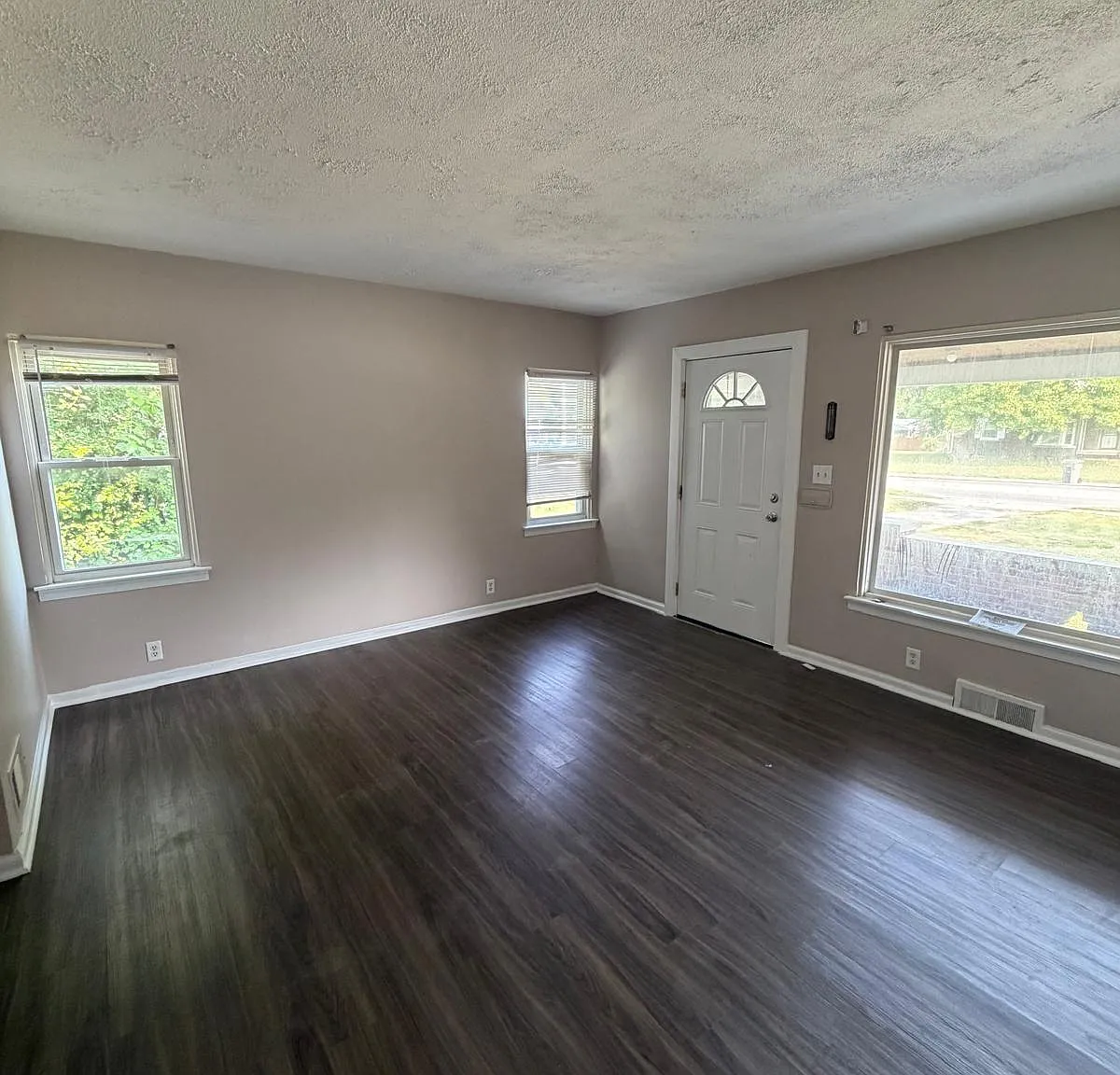 4 bed, 1650 sqft, $1,400 — Photo 3