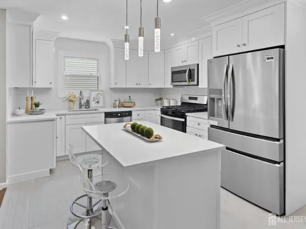 27 Davids Ct, Dayton, NJ 08810
