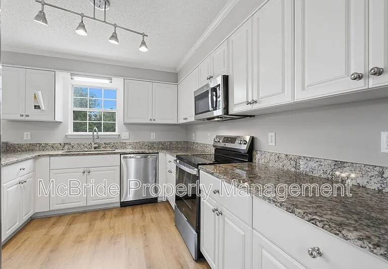 827 Sonora Cir — Photo 14