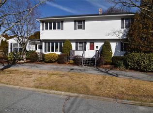 11 Uxbridge St, Cranston, RI 02920