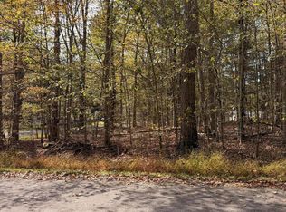 20 Primrose Ln, Gouldsboro, PA 18424