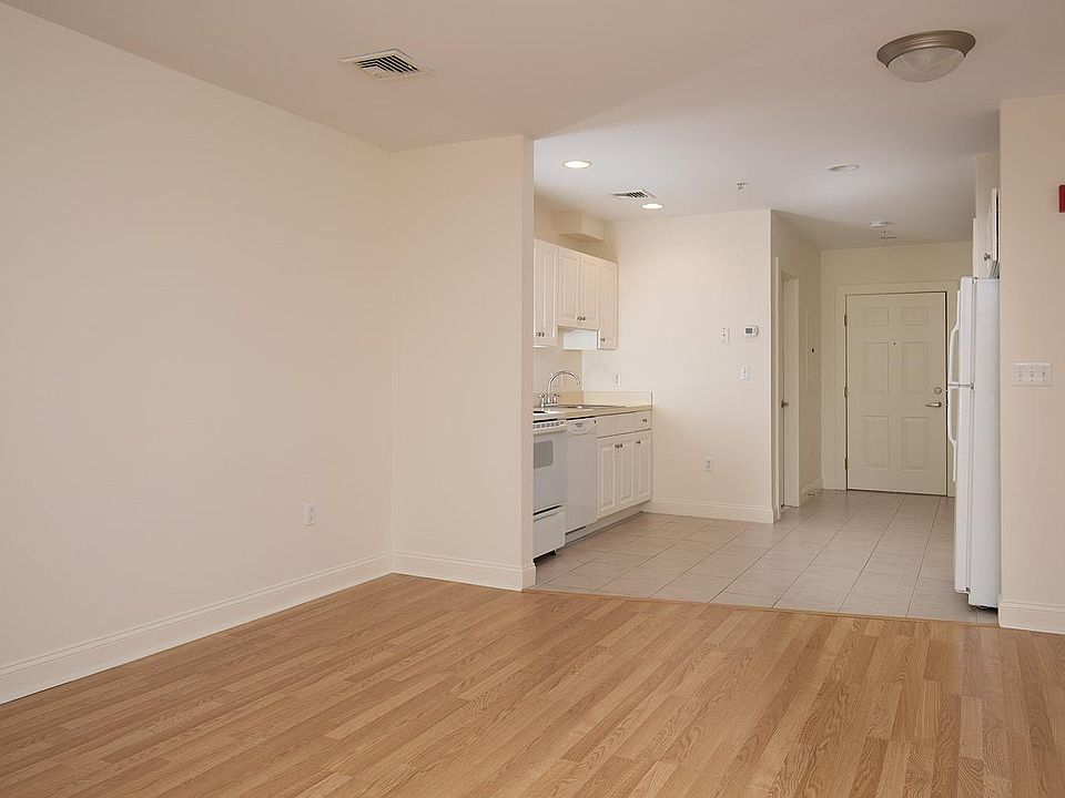 Warner Woods Apartments 247 Laws Brook Rd Concord MA Zillow