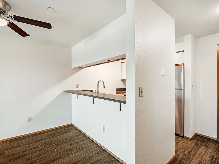 Daniels Apartments — Photo 10