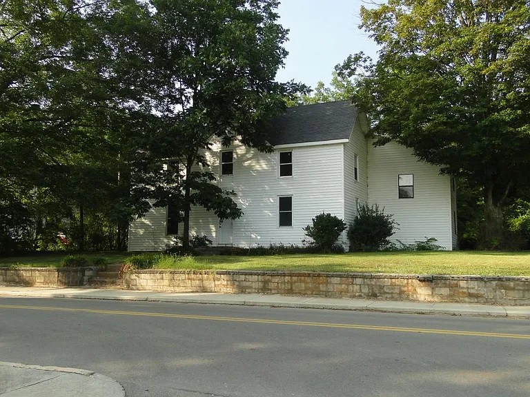 3 plex building