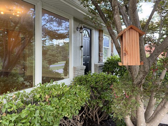 3rd image of 2896 Lyncrest Dr