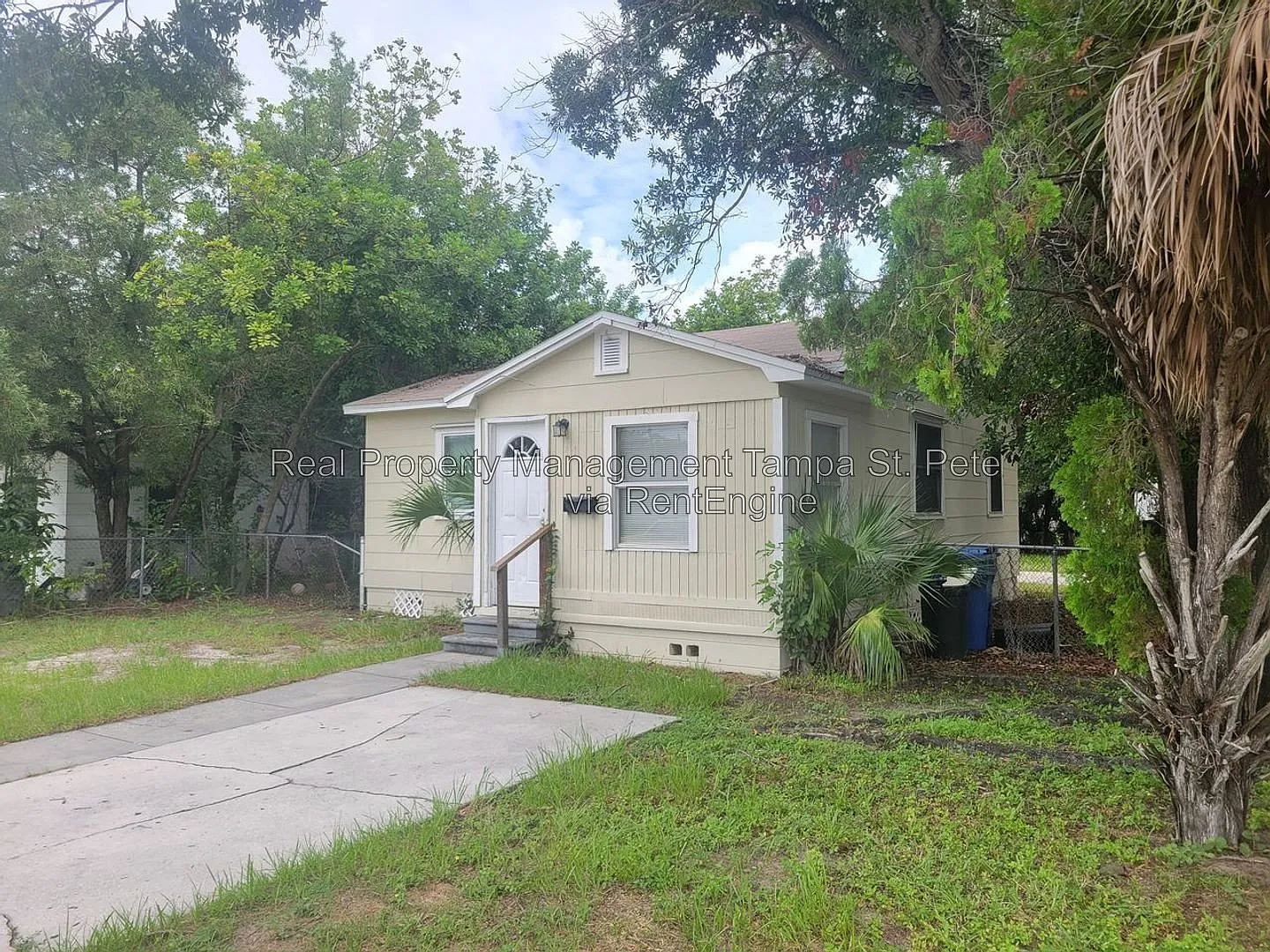 2 bed, 1.0 bath, 676 sqft, $1,395 — Photo 2