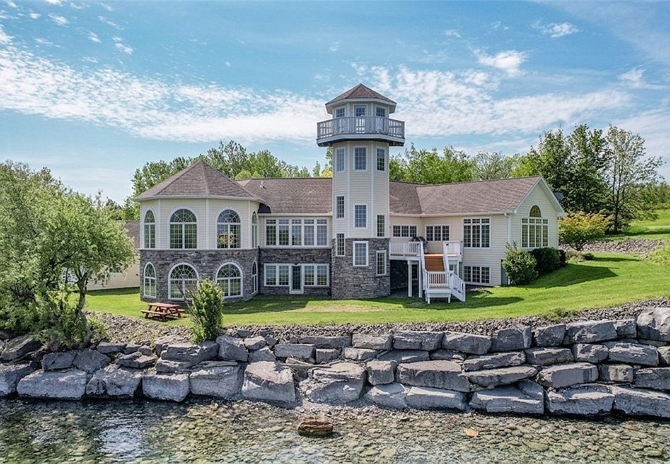 1st image of 304 Lakeshore Rd