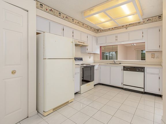 4th image of 2200 S Cypress Bend Dr APT 108
