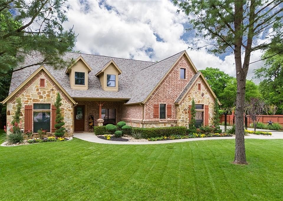 1st image of 105 Woodbine Ct
