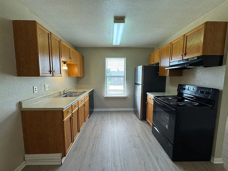 1708 Benttree Dr — Photo 28