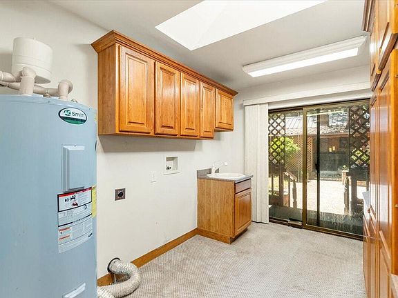 4th image of 4421 Dunsmuir Ave