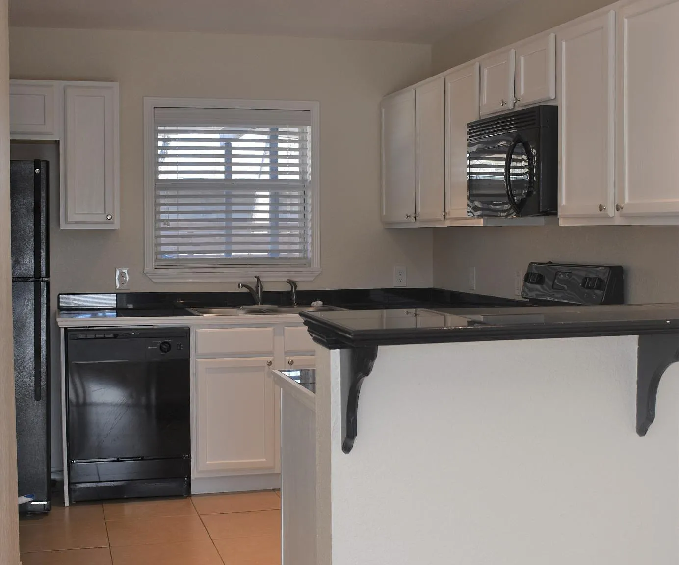 856 Chevy Chase Dr — Photo 3