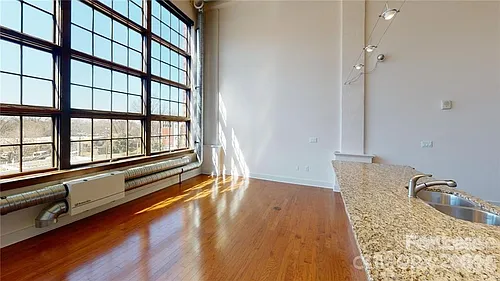 715 N Graham St #305 Photo 1