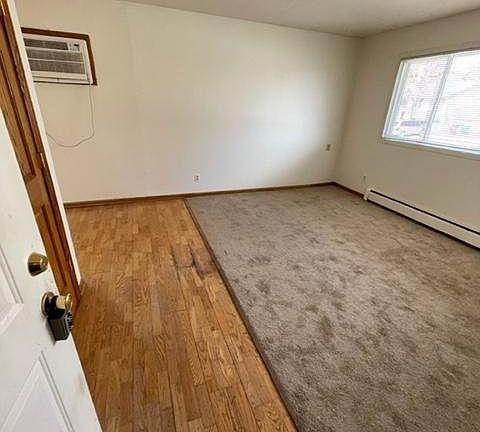 5th image of 2152 Belmont Ln #B