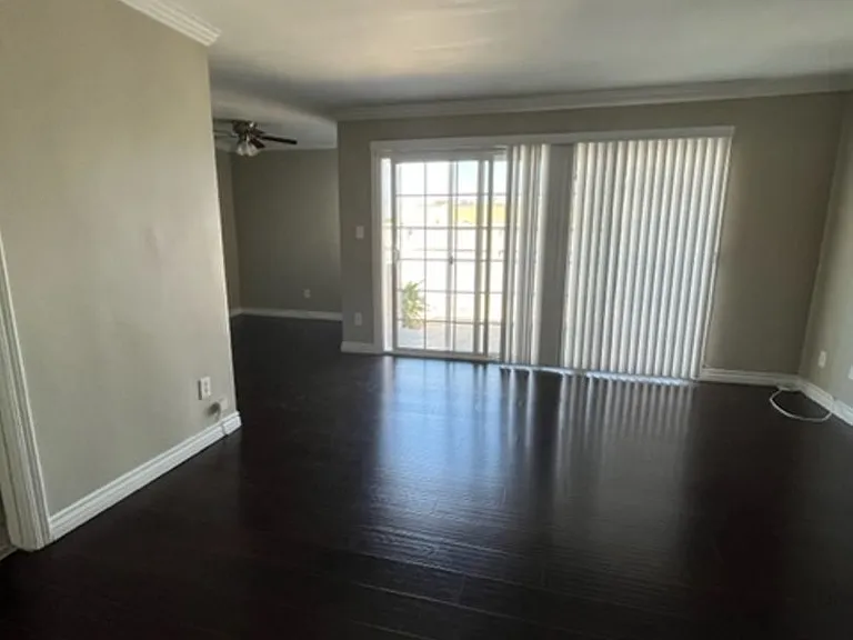 25822-25828 Walnut St — Photo 4