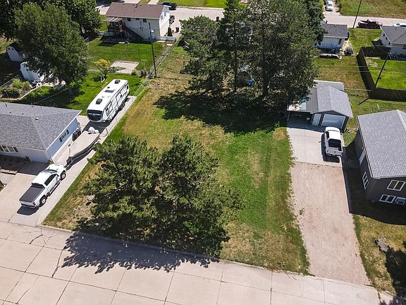 3rd image of 3200 Mueller Dr