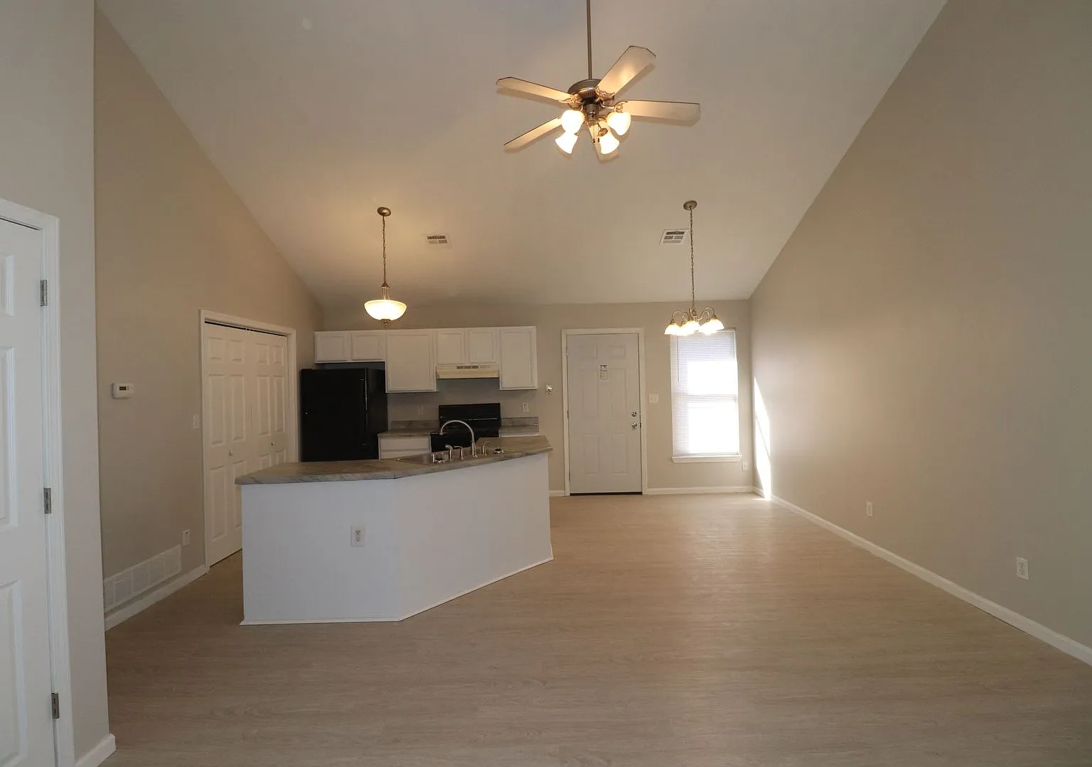 Remodeled Duplex Rent ready! — Photo 2