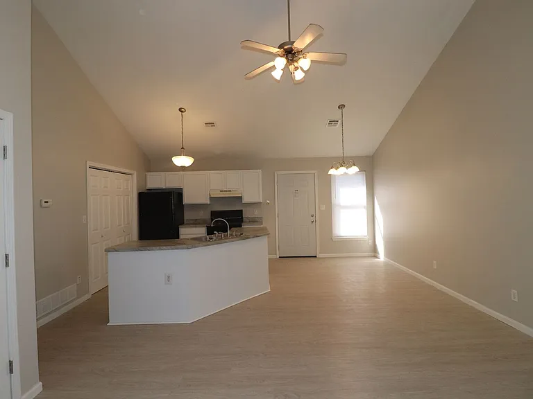 1304 N Jefferson St — Photo 2