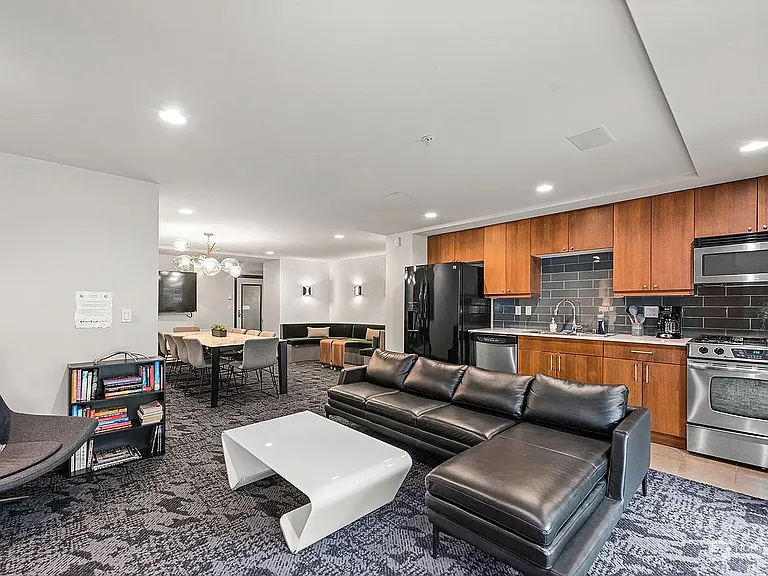 81 Clay St #323 — Photo 36