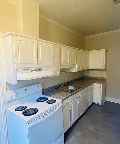 414 1st Ave #B — Photo 1