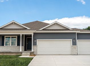 2832 Brook View Dr, Des Moines, IA 50317